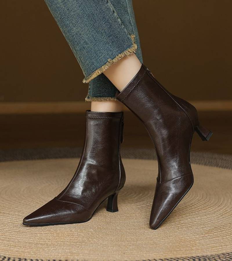 VELOURA | Botines de cuero con tacón elegante