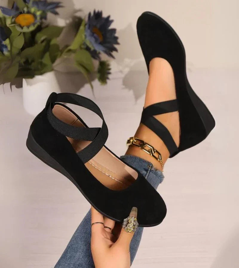 VELOURA | BALLERINAS CERRADAS CON TACÓN DE CUÑA
