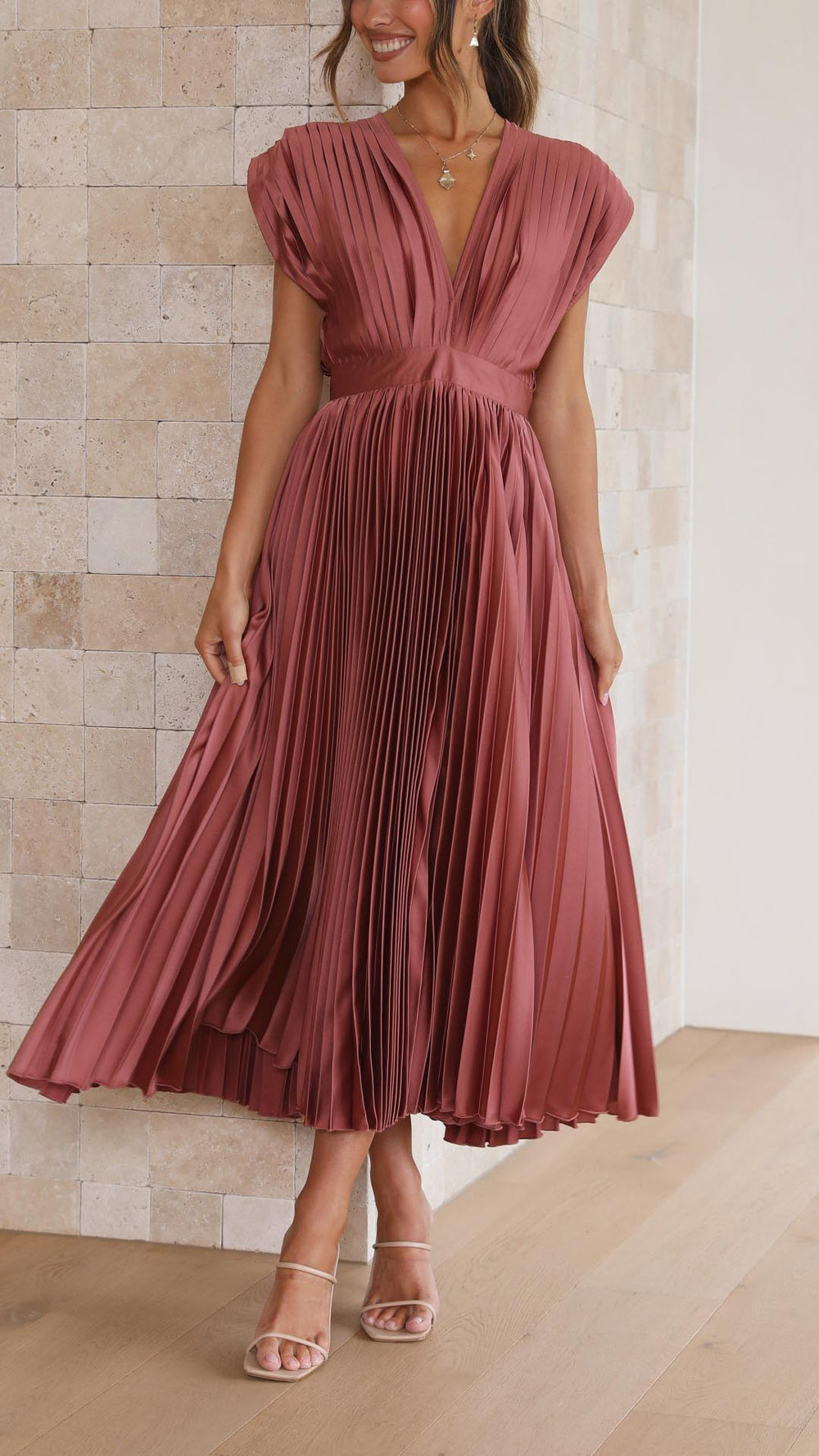 VELOURA | Vestido Elegante con Pliegues