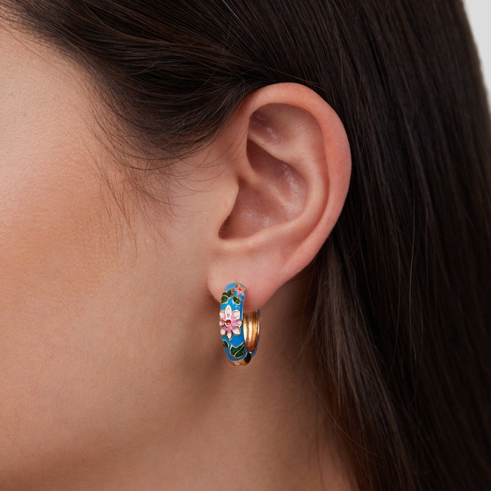 VELOURA | ARETES EN CÍRCULO DORADO CON FLOR
