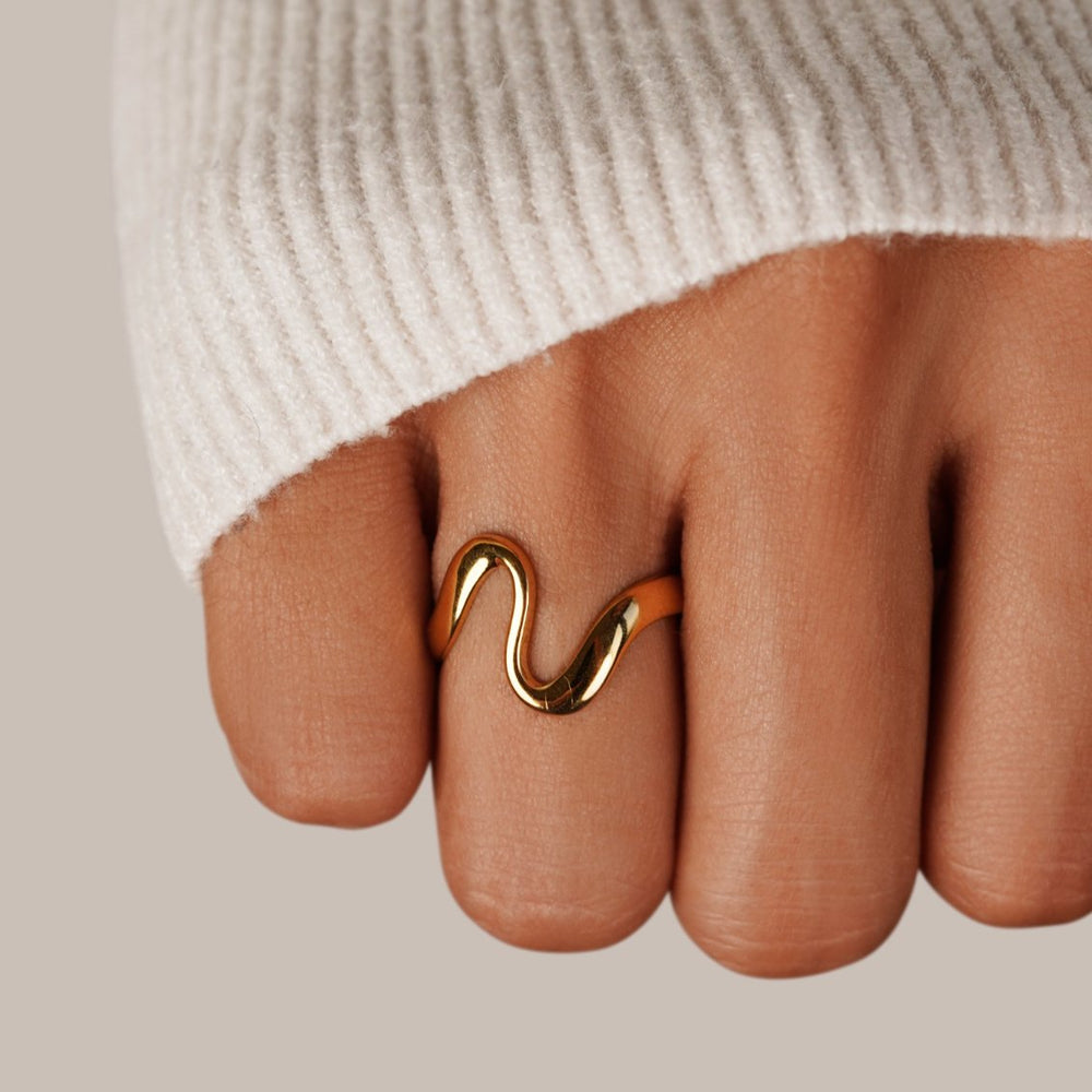 VELOURA | ANILLO ONDA DORADA