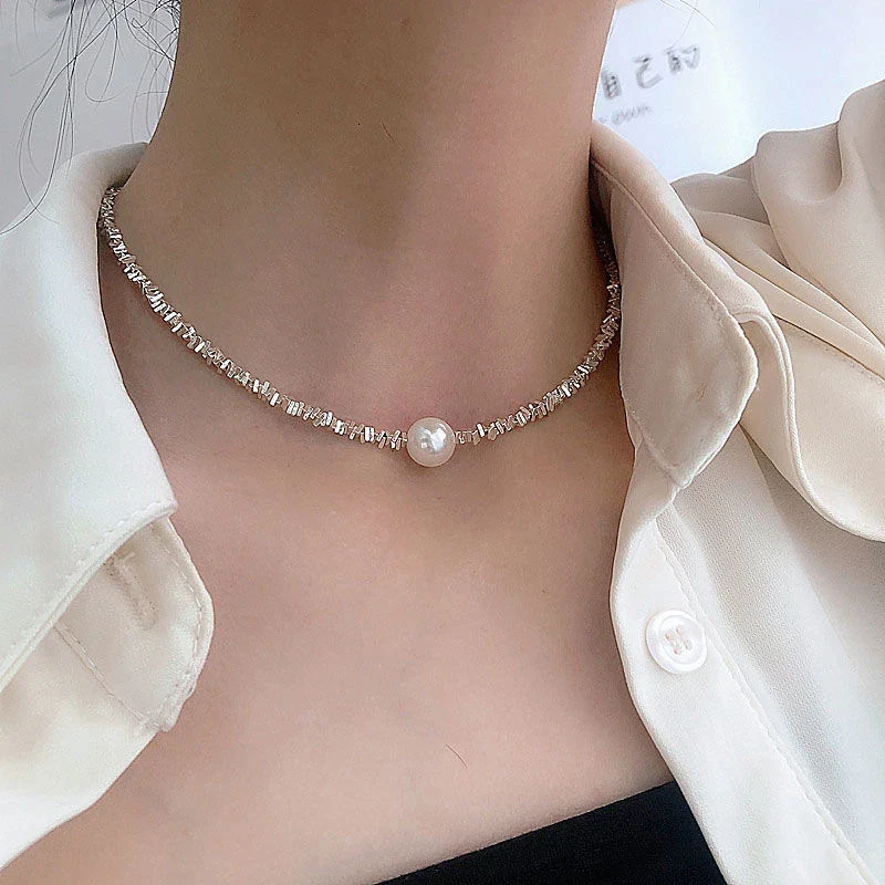 VELOURA | COLLAR ELEGANTE CON PERLAS