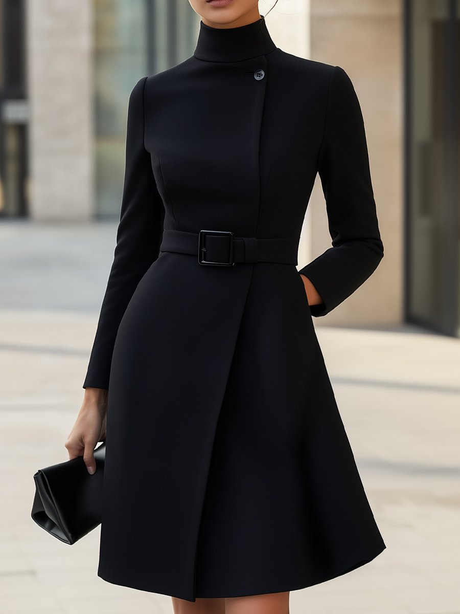 VELOURA | VESTIDO ELEGANTE CON CUELLO ALTO Y CINTURÓN